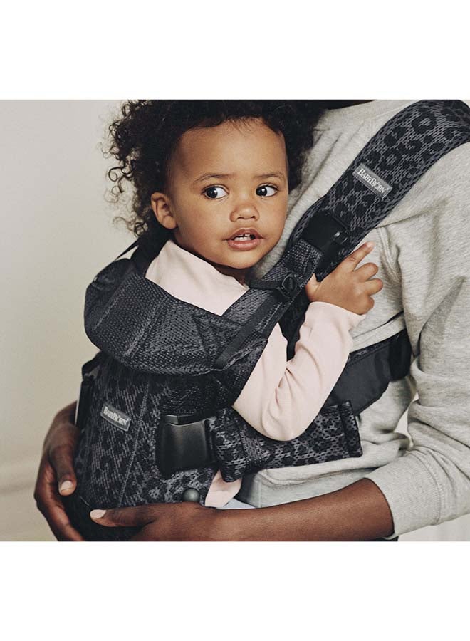 BABYBJORN حمالة الأطفال ون إير، شبكة 3D، أنثراسايت/فهد - Image 4